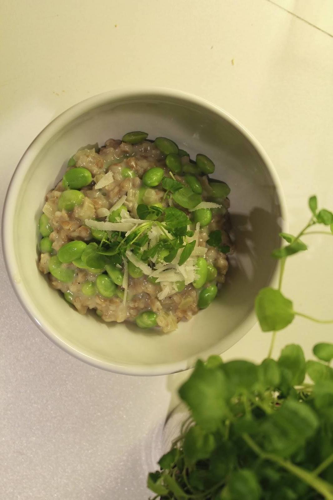 Bygotto med edamamebønner og parmesan