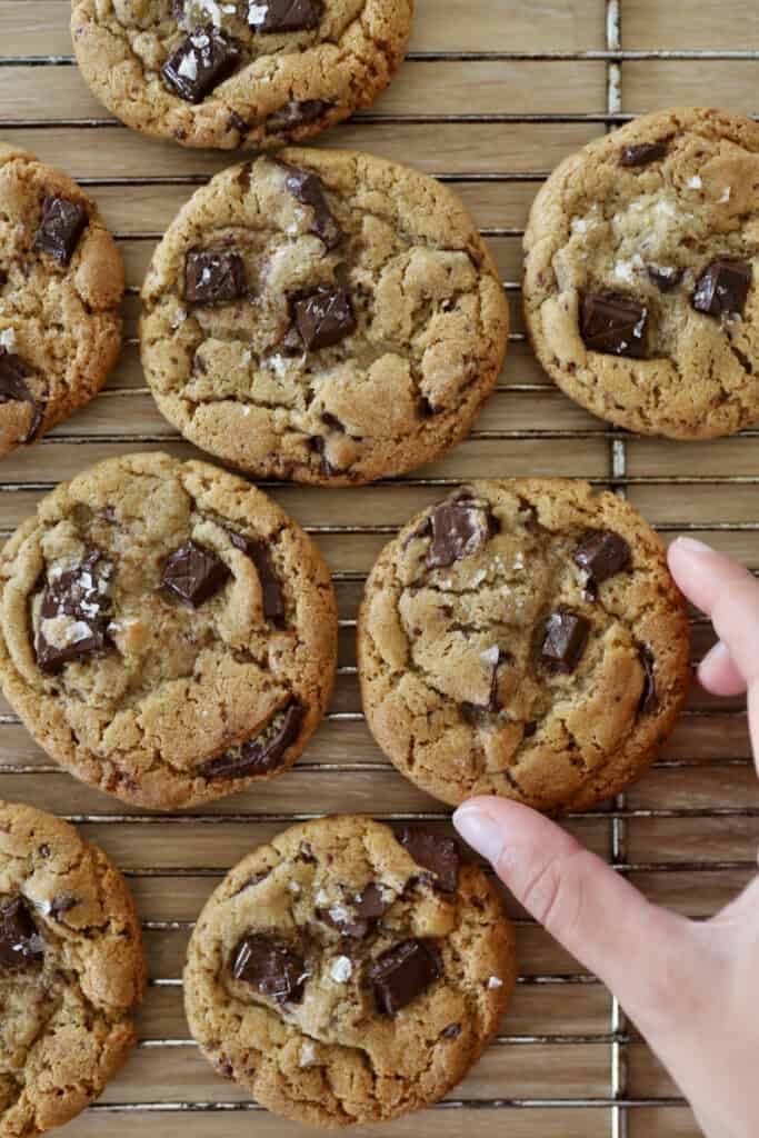 Seje, chewy og sprøde cookies med masser af chokolade