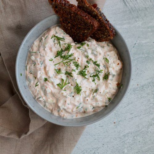 Varmrøget laksesalat