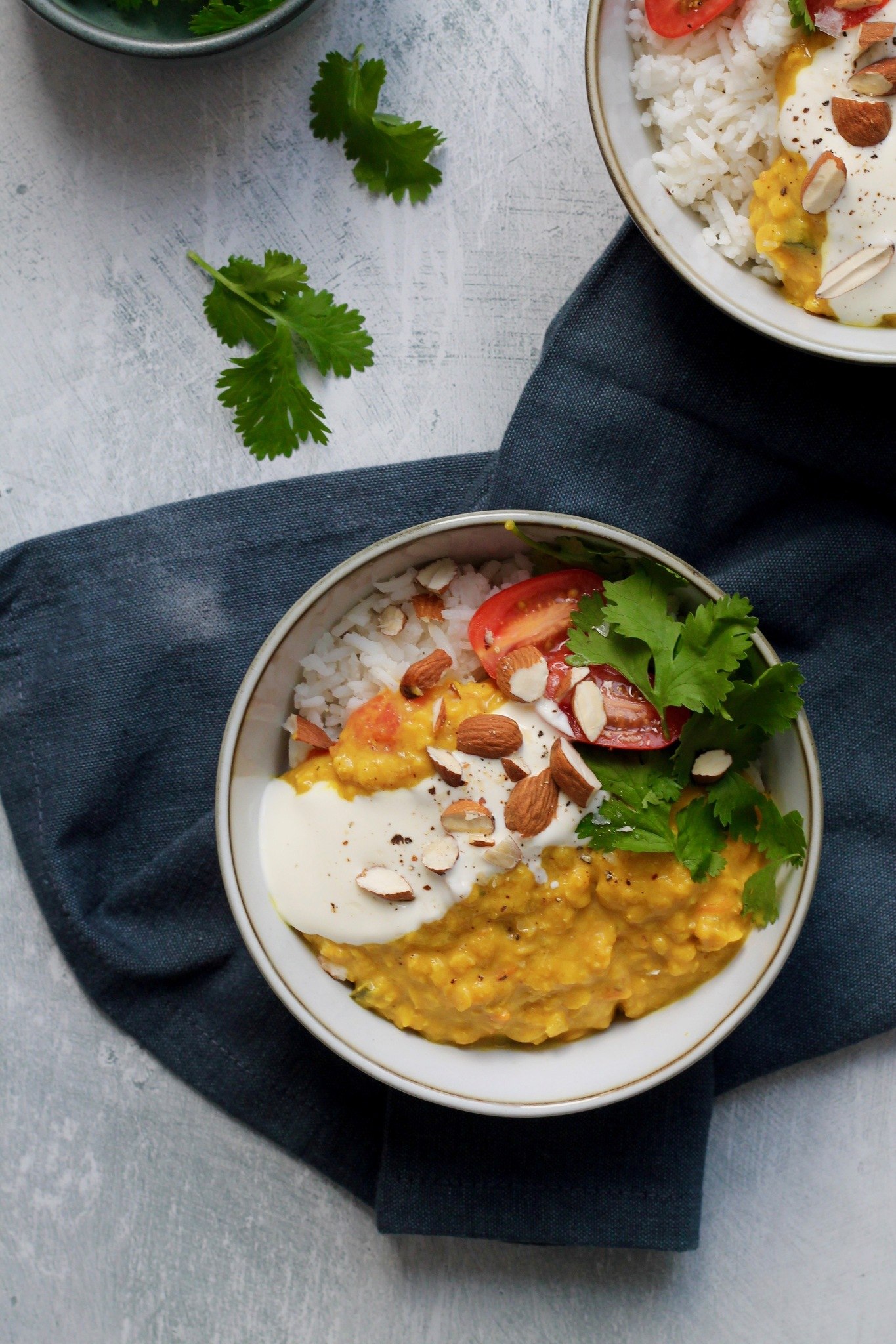 Indisk dahl med skyr, koriander og mandler