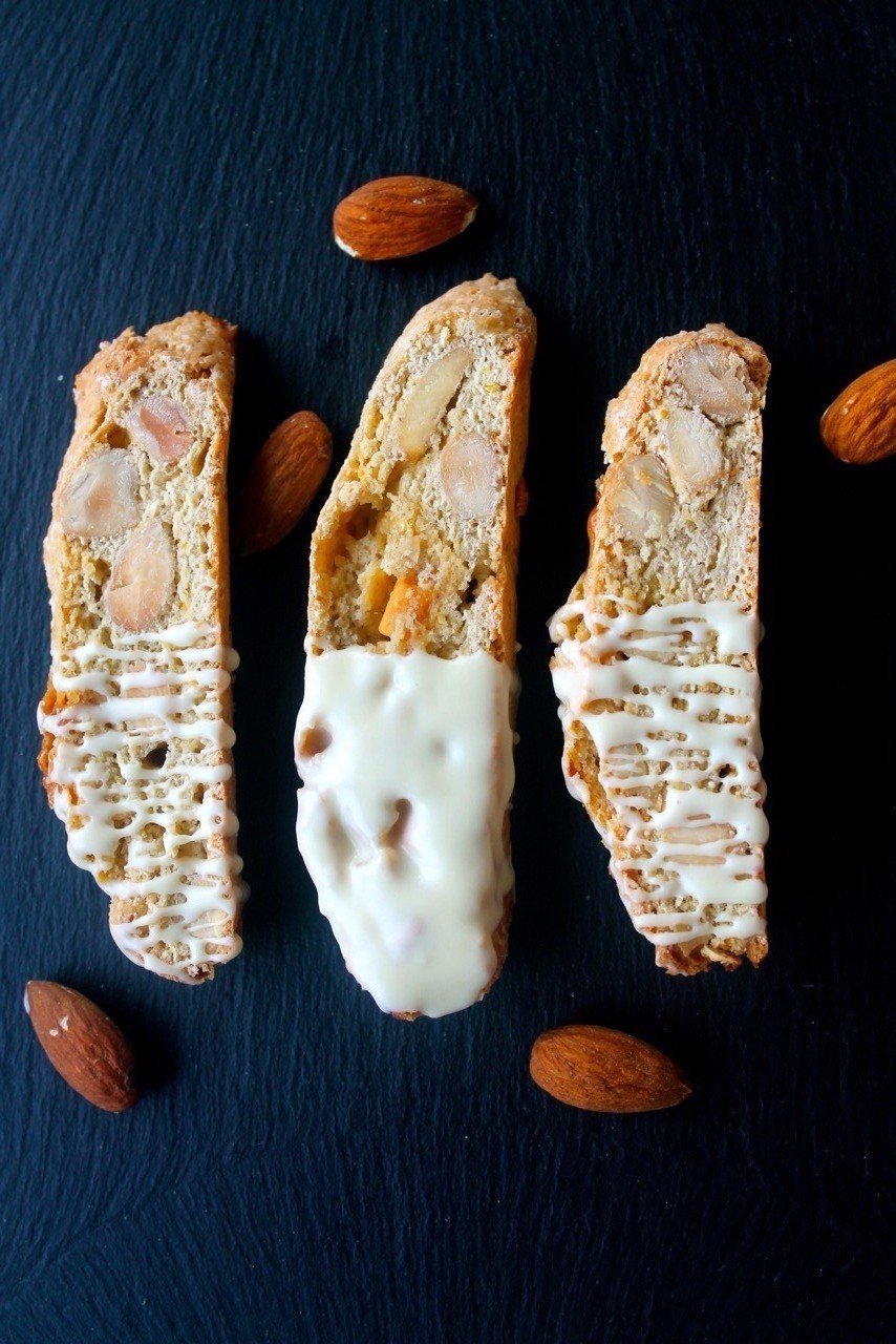 Biscotti med mandler, appelsin og hvid chokolade