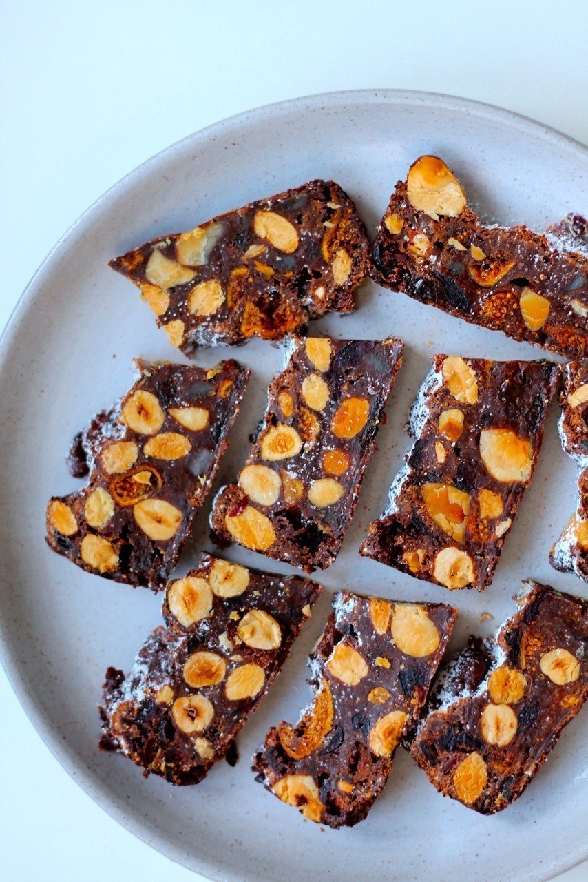 Panforte med ristede nødder og tørrede frugter