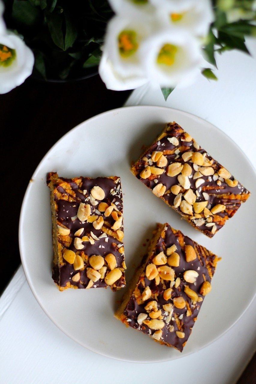 Kage med kikærter, peanutbutter og chokolade