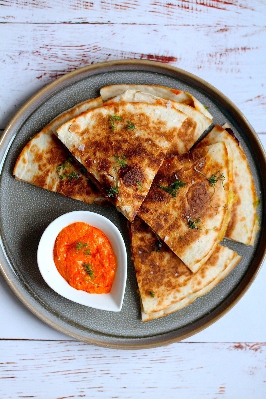 Quesadillas med chorizo og ost