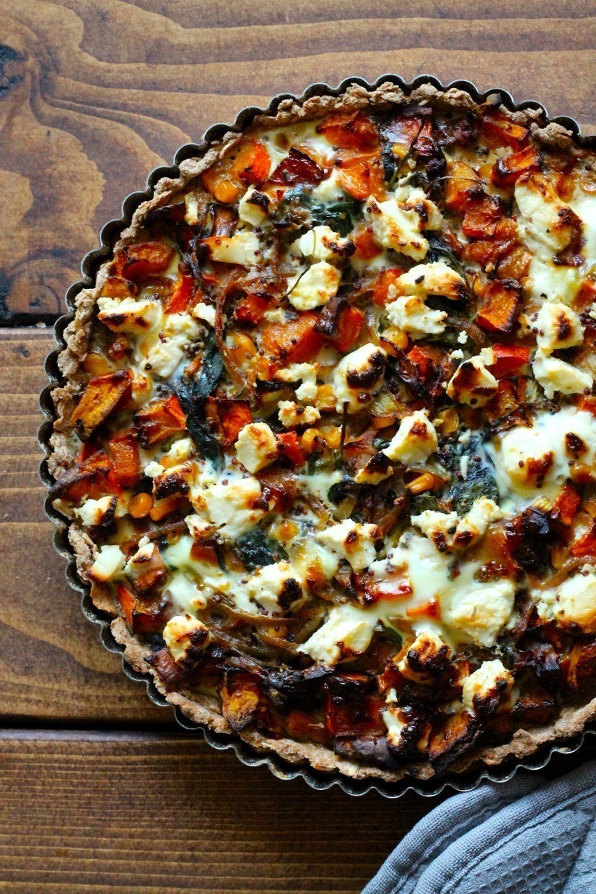 Tærte med græskar, chorizo, majs og feta
