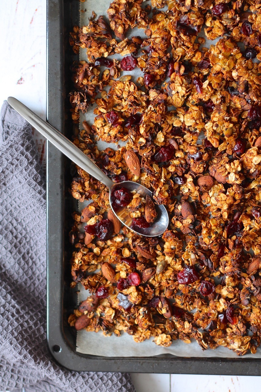Granola med banan og dadler