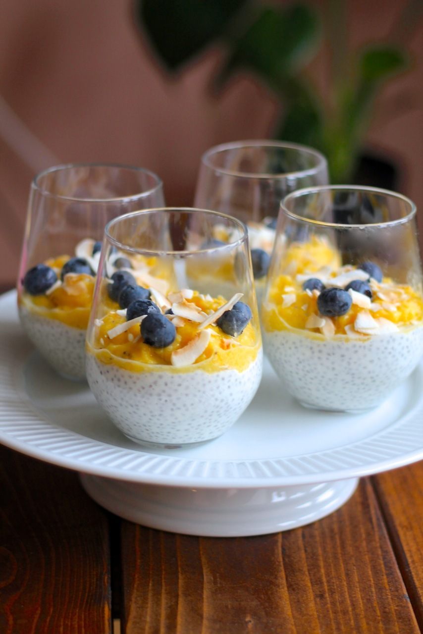Chiagrød med vanilje, kokos og mango