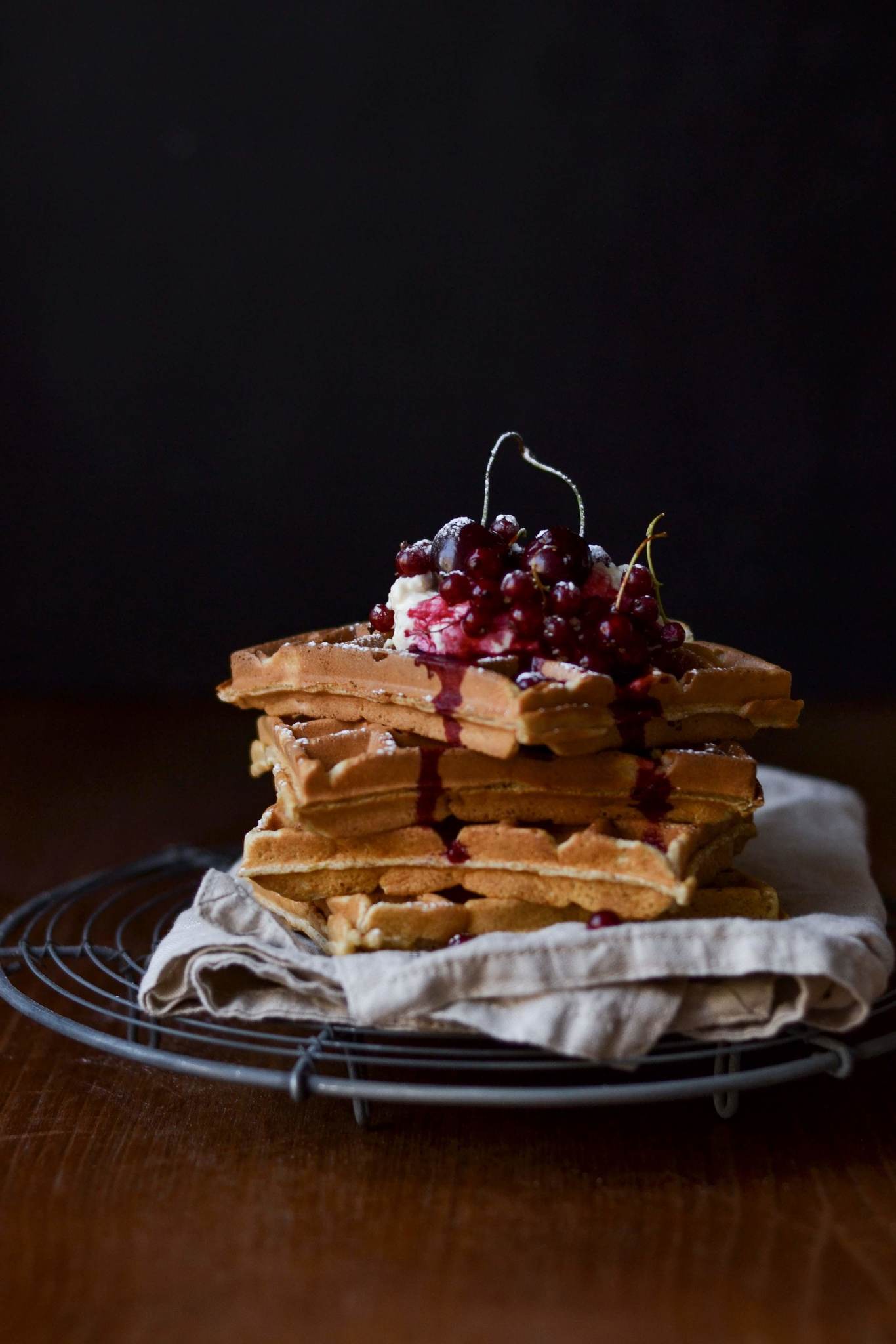 Vafler med marcipan, mascarpone og bær