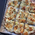 Kartoffelpizza med mascarpone og rosmarin