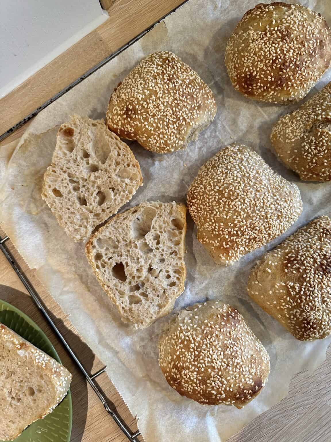 Rugbrød med surdej - nem opskrift med masser af kerner
