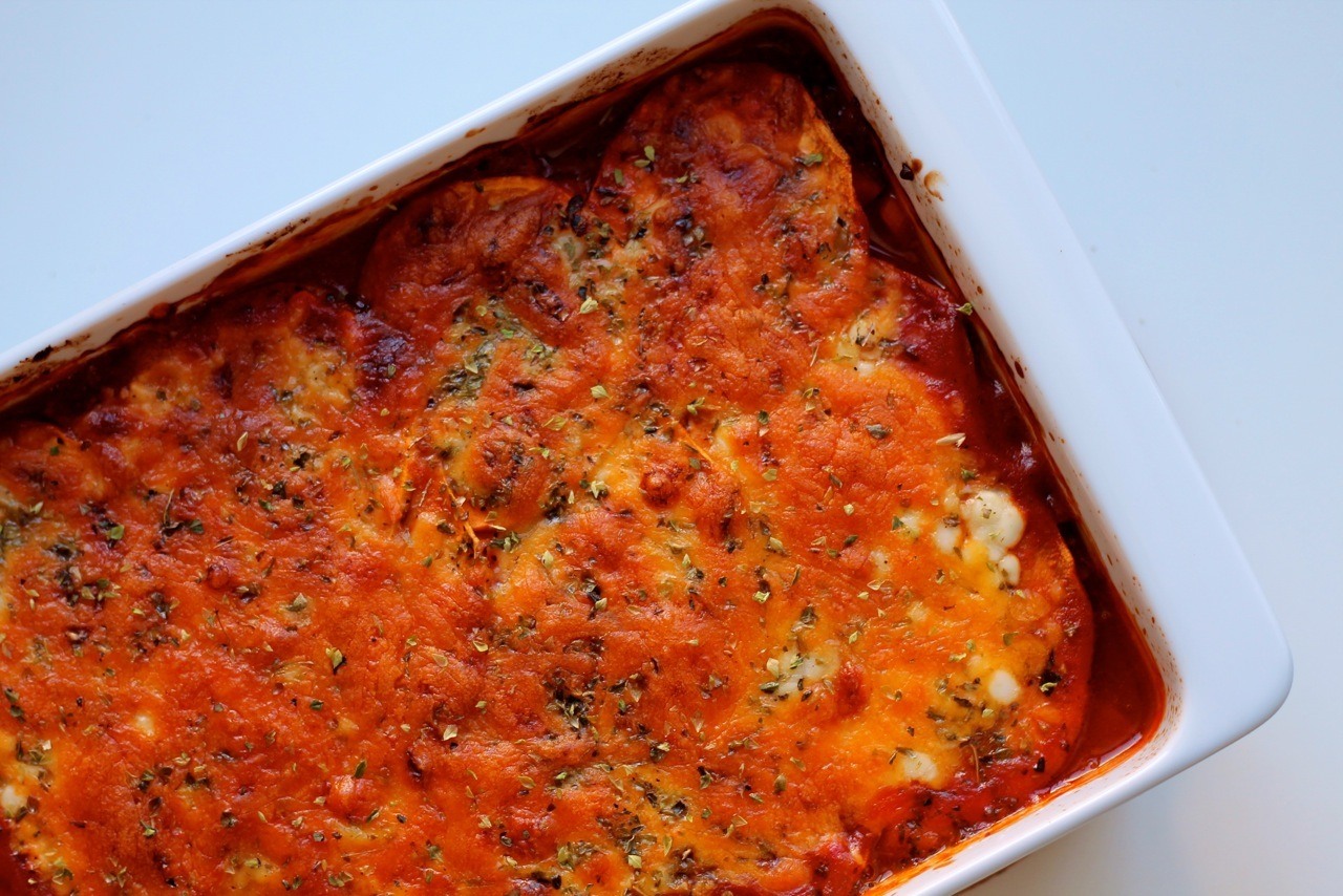 Sød kartoffel lasagne med svampe, hytteost og cheddar - Anna-mad.dk