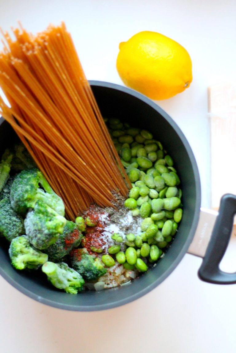 Vegetarisk one pot pasta med broccoli og parmesan