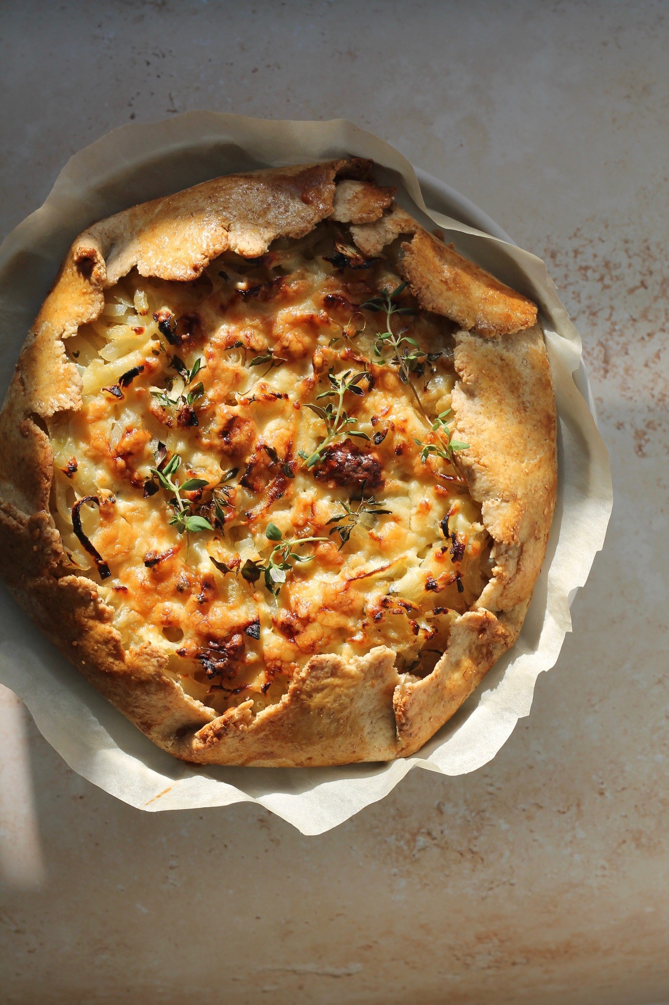 Galette med løg og ost