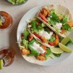 Tacos med sprød kylling og guacamole fried chicken