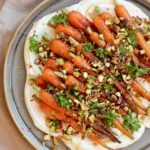 Grillede gulerødder med ricotta, honning og pistacienødder