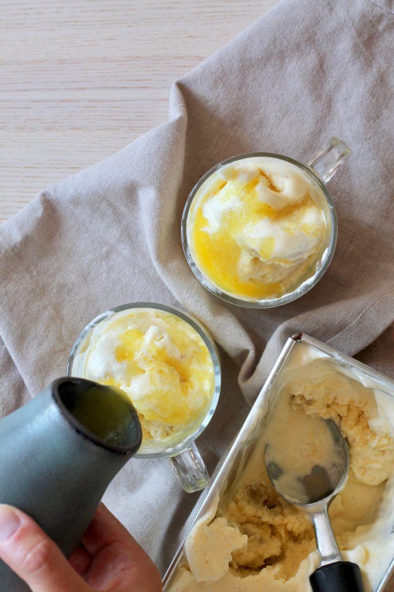 "Københavnerstang" - vaniljeis med marcipan og ananassirup
