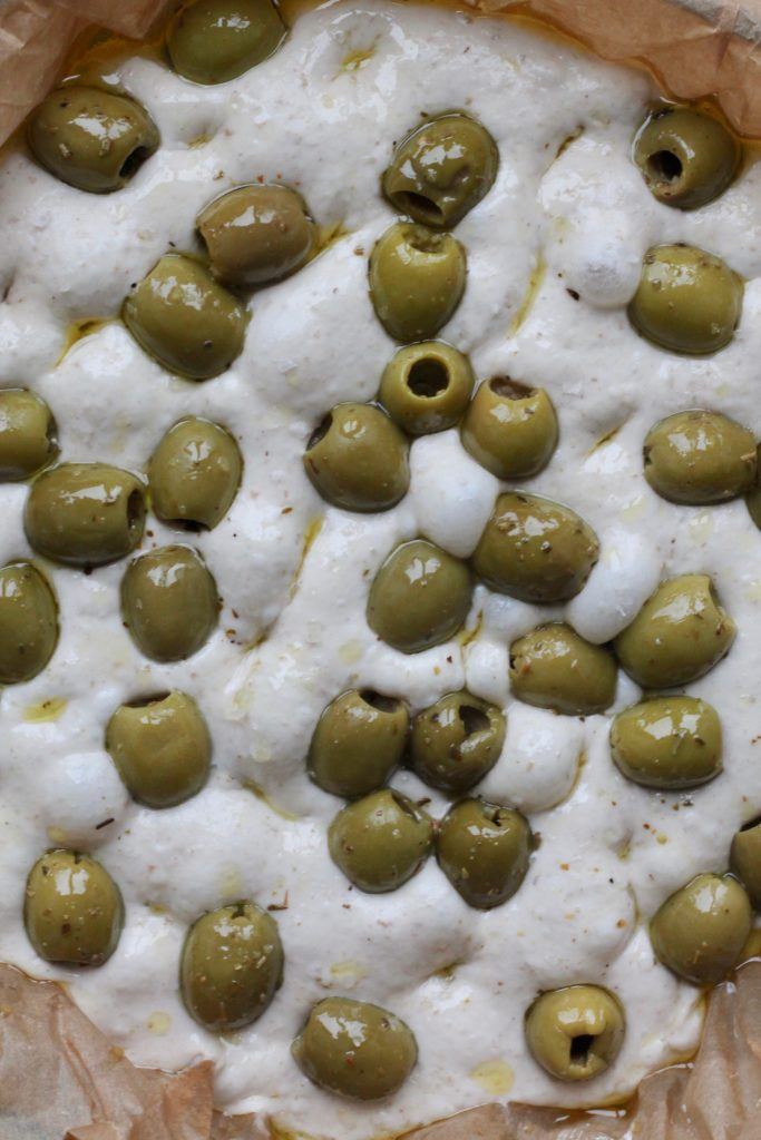 Surdejsfoccacia med oliven