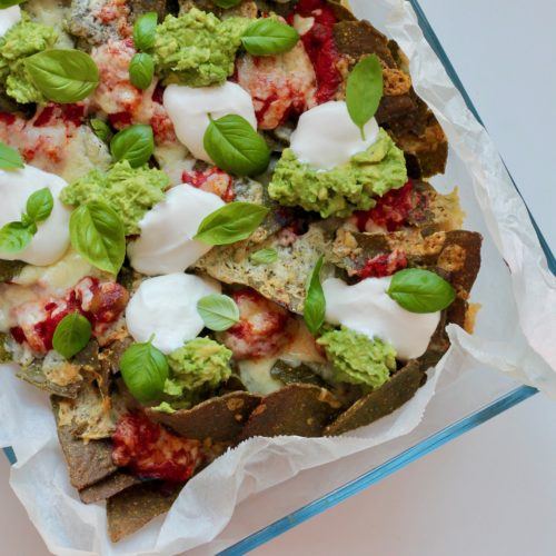 Grønne nachos med ost og guacamole