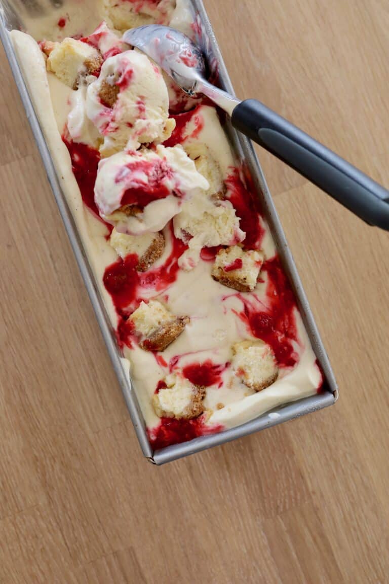 Hindbær cheesecake is uden ismaskine