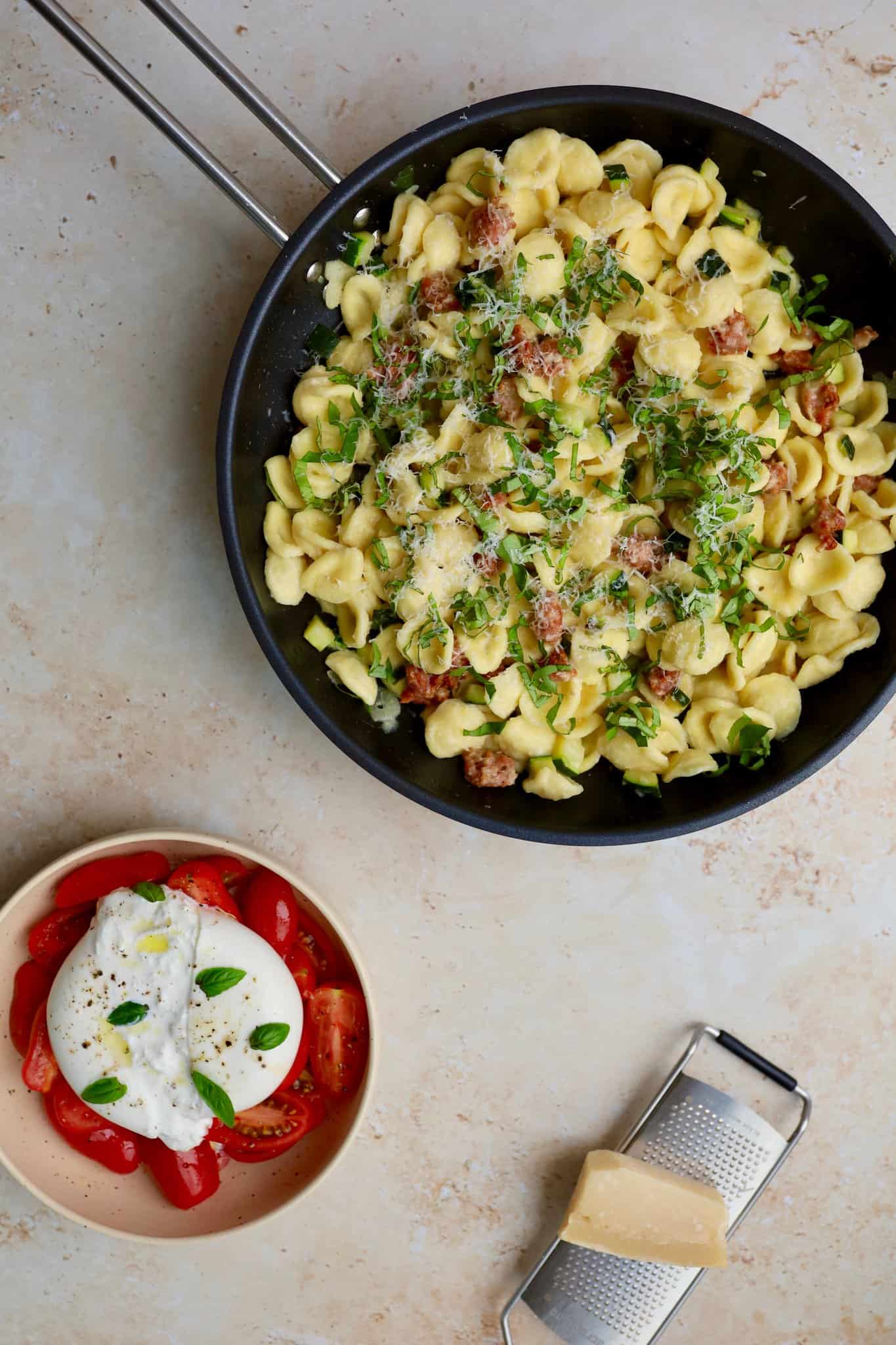 Pasta med salsiccia og squash