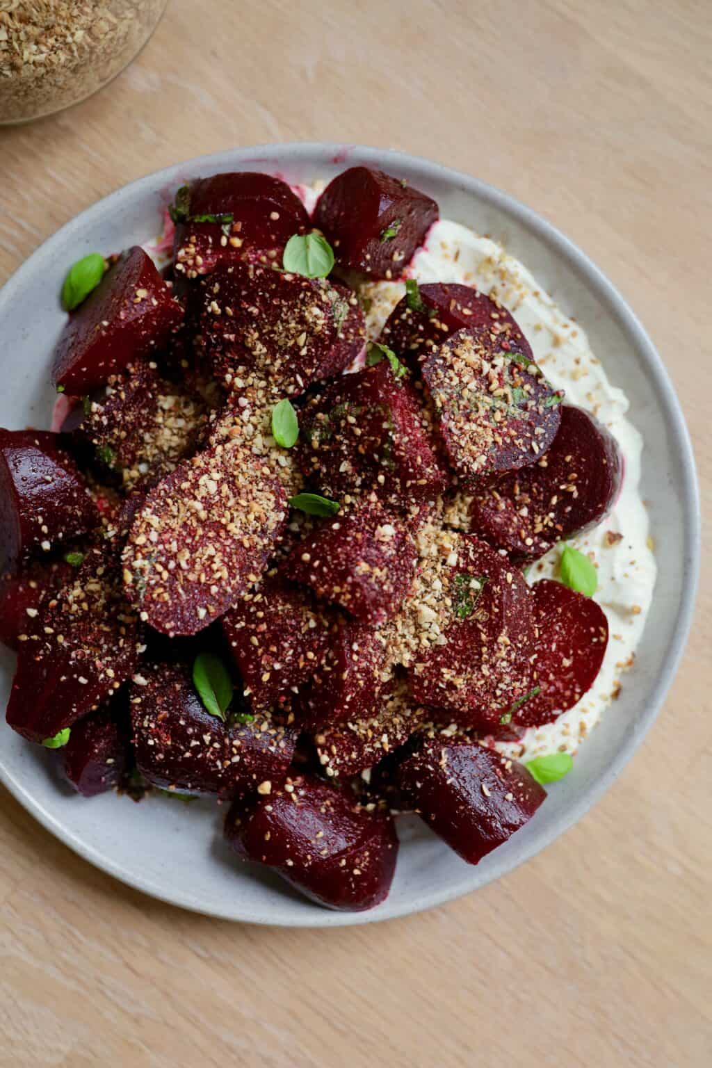 Rødbeder med fetacreme og dukkah - skøn salat eller tilbehør