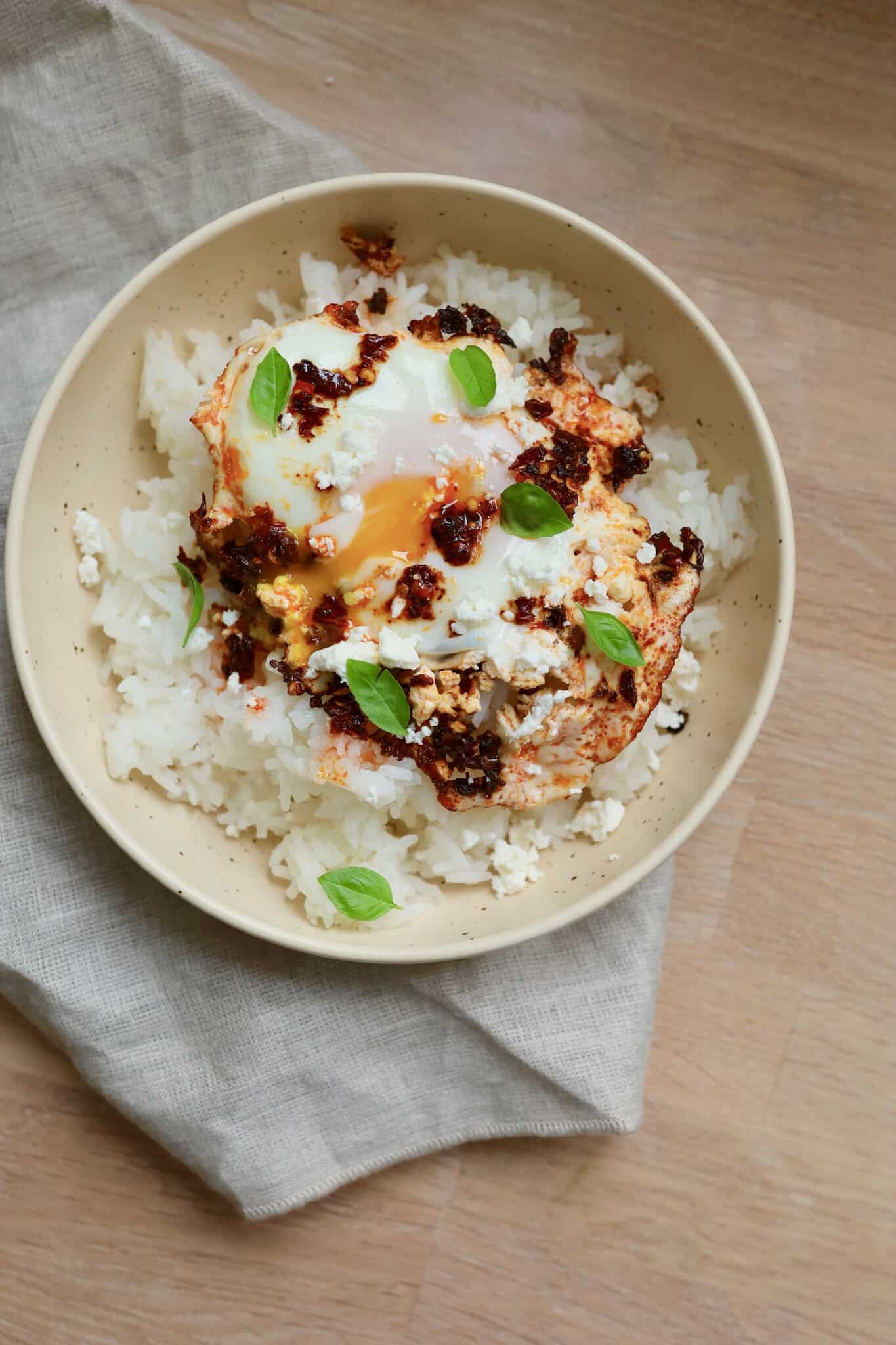 Crispy chili feta æg