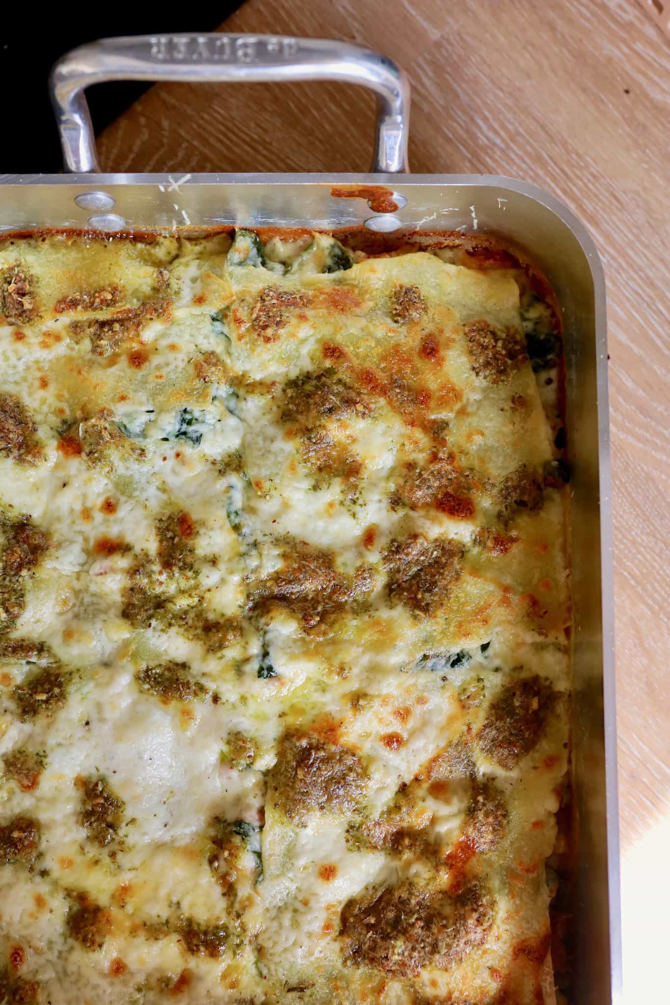 Lasagne med salsiccia, squash og pesto