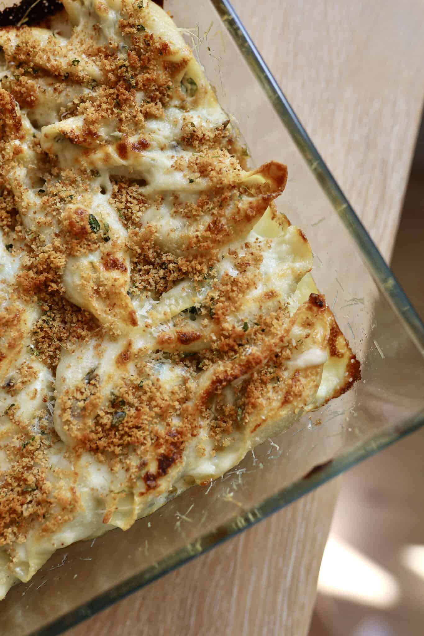 Fyldt pasta med svampe, ricotta og timianbrødkrummer