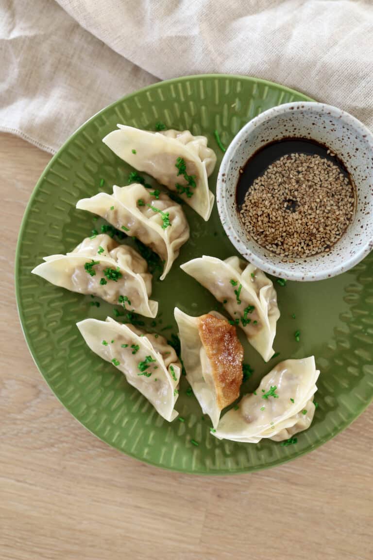 Japanske dumplings: gyoza med svinekød. Nem opskrift