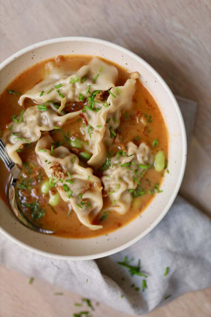 Opskrift på Rød karry suppe med dumplings