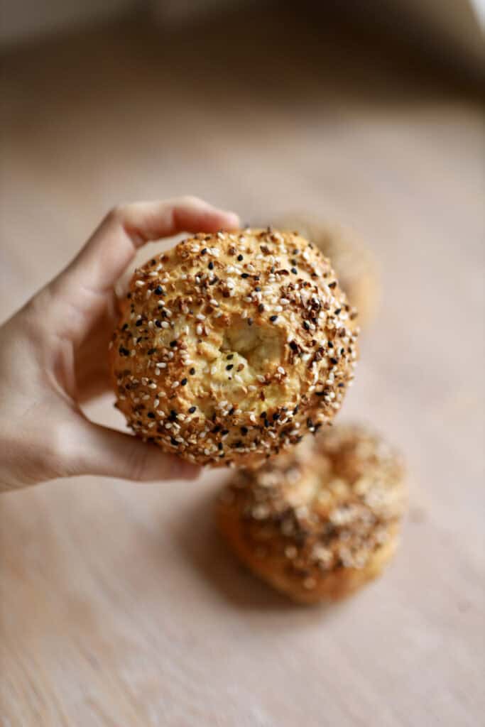 Nemme bagels på kun mel og yoghurt - hurtige og uden hævning eller æltning