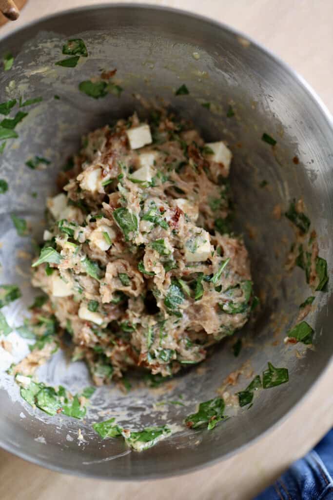 Græske frikadeller med kylling, feta og soltørrede tomater