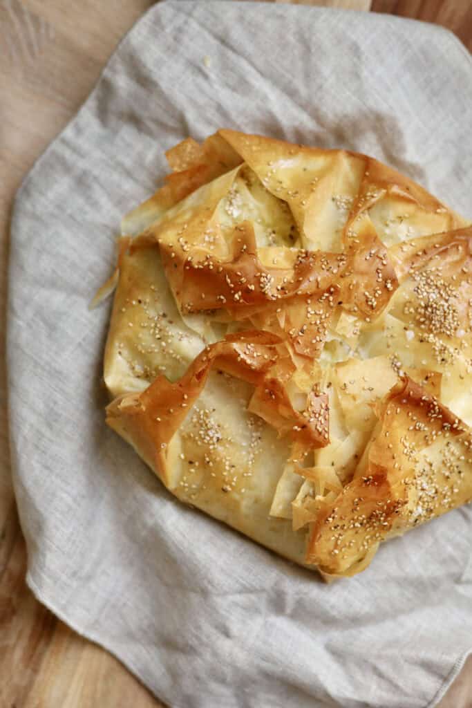 Spanakopita med squash, feta og filodej opskrift