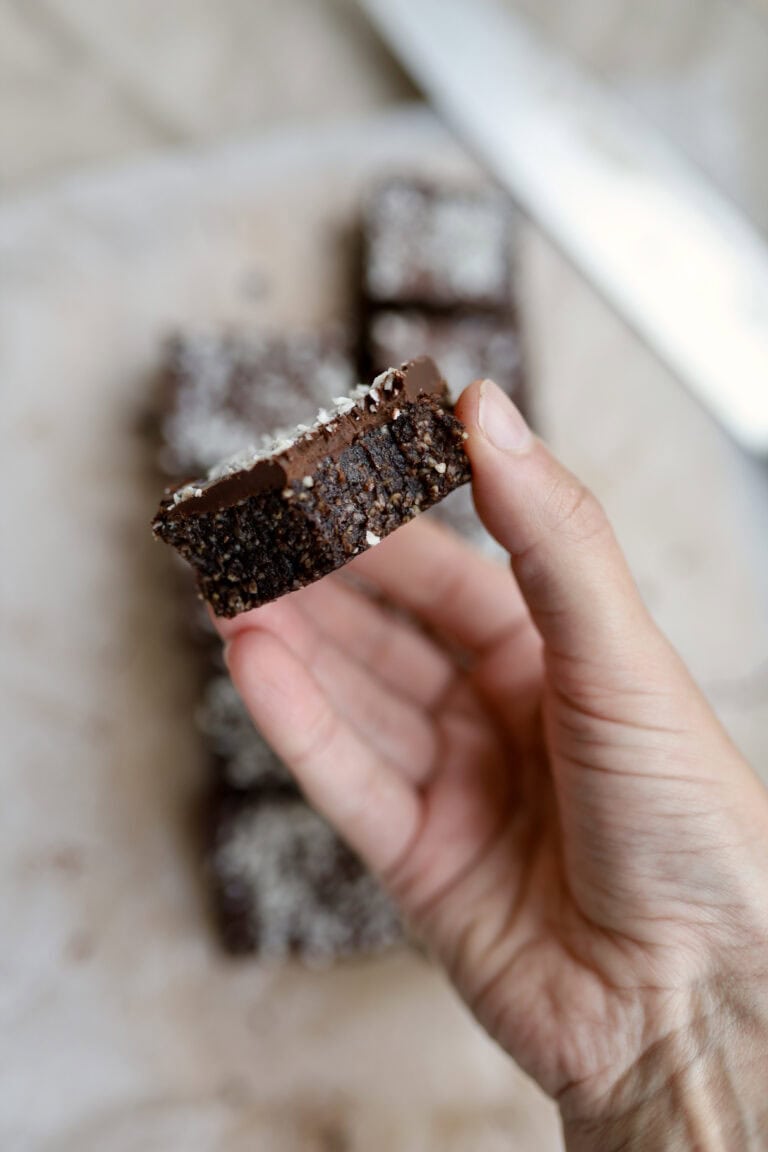 Dadelbar med kokos og chokolade opskrift