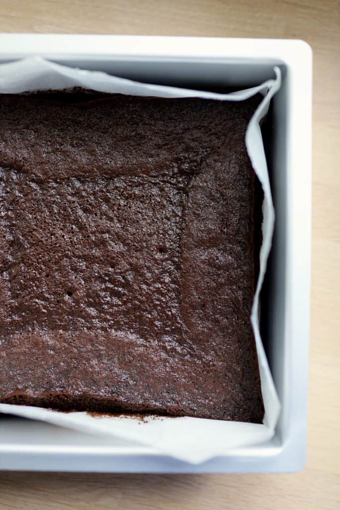 Hjemmelavet chokoladekage med chokoladeglasur nem opskrift