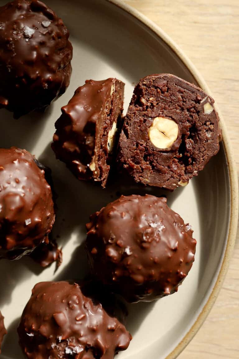 Sunde ferrero rocher - lækker sund snack med chokolade, nødder og bønner
