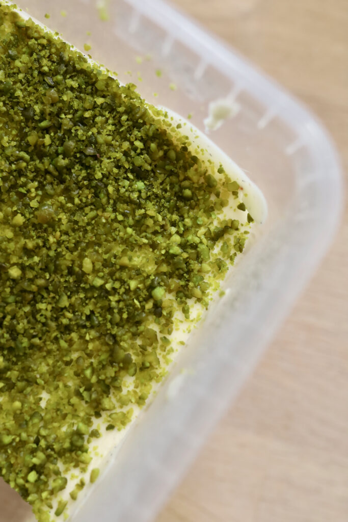 Citron tiramisu opskrift med lemon curd og pistacienødder