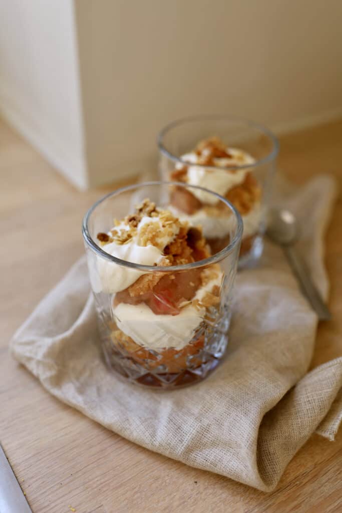 Opskrift på æbletrifli med crumble