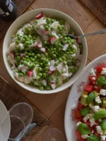 En rulle af gode (sommer)sager jeg har spist på det sidste. Måske du kan blive inspireret. Del også endelig gerne hvis du har spist noget godt 💌

• Kold kartoffelsalat med nye ærter og radiser (fra bloggen)
• Stracciatella med grillede nektariner, pistacie, olivenolie og mynte. Helt afsindigt god kombi
• Gnocchi i tomatsauce med burrata og broccolini
• Bryllupstiramisu af den bedste slags fra @youritaliantiramisu_ 
• Yndlingsspidskål. Smørstegt og mørt. Kan også findes på bloggen 
• Min onkels hjemmegravede laks
• Salat med varmrøget laks og bagte tomater. En variation af den på bloggen 
• Verdens bedste cookies fra bloggen. Den gang med en saltkaramelfyldt chokolade i midten. Kæmpe hack
• Købebaguette med hvid- og purløgssmør
• Chokolademousse fra bloggen. Med orangechoko og flødeskum
• One pot rød karry dumplings
• Dekonstrueret cæsarsalat med sprød kylling

#annamad #sommermad #aftensmad #madinspiration #sommer #frokost #danskeråvarer #nyekartofler #kartoffelsalat #dessert #sommeraften #chokolade #cookies #tiramisu